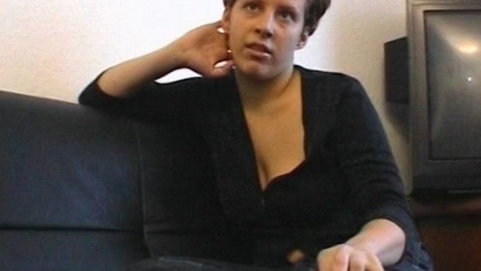 Büyük Popolu Milf Gestaendniss Solo Oyunun Tadını Çıkarıyor