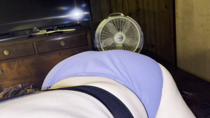 Orta Yaşlı Bir Kadın, Oral Seks Vermekten Ve Almaktan Keyif Alıyor