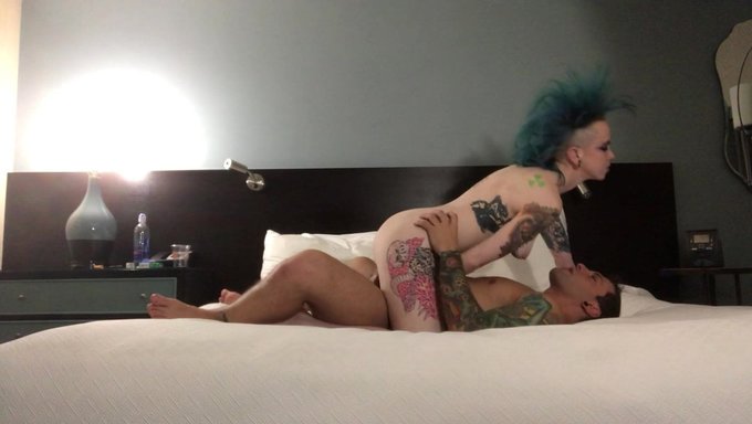 Büyük Yaraklı Amerikalı Çift, Creampie Eylemi Yaşıyor