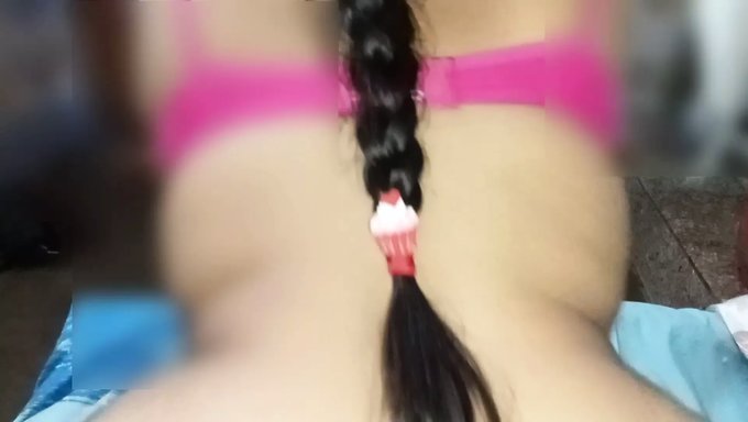 Olgun Hintli Kadın Cowgirl Seksinden Doluyor