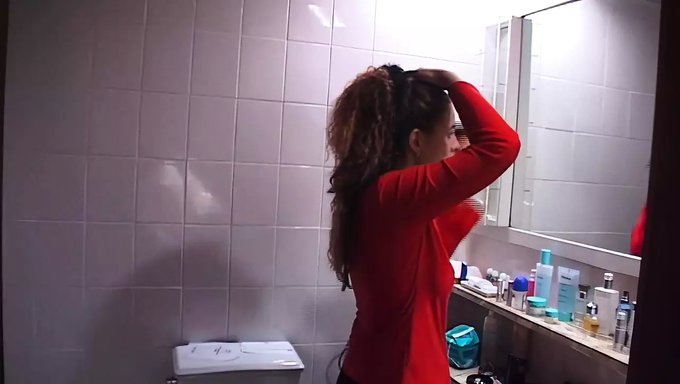 Kasabaya Vurmadan Önce Sıcak Bir Solo Seansın Tadını Çıkarın