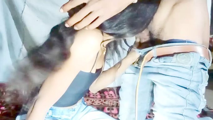 18 Yaşındaki Doğum Günü Kızının Büyük Göğüsleri Ve Küçük Göğüsleri