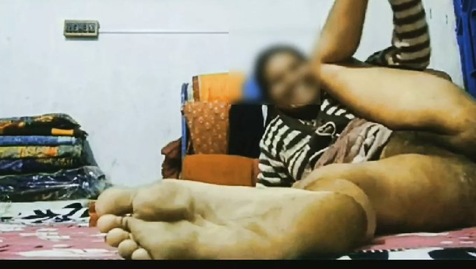 Aldatan Karı Kocasıyla Görüntülü Görüşmede