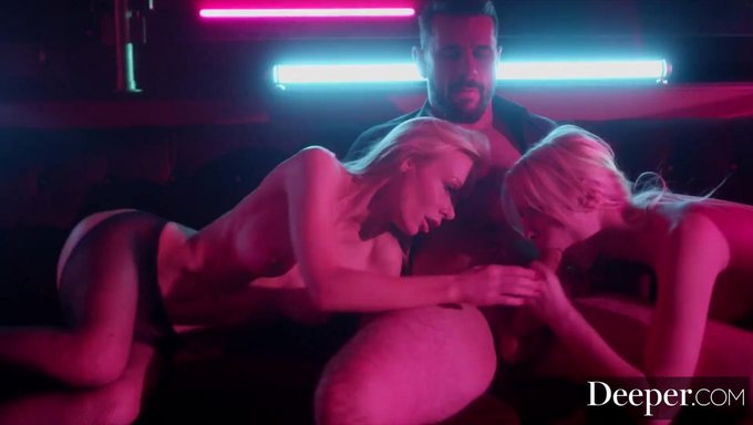 Doğal Göğüslü Bebek Kayden Ve Kenna, Striptiz Kulübü Standında Vip Ile Sıcak Üçlü Yapıyorlar