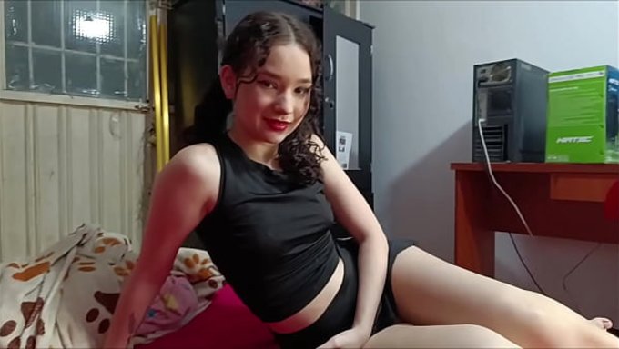 Minyon Üvey Kız Kardeşimin Odasına Girip Onunla Seks Yapıyorum Ve Penisimi Vajinasına Sokuyorum - Ispanyol Pornosu
