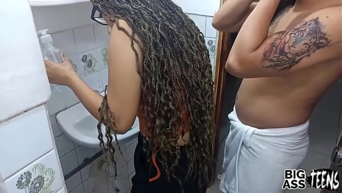 Üvey Kız Kardeşimin Dar Amına Girdim, Kocaman Götü Var.