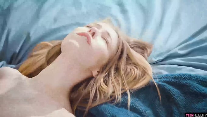 Harika Genç (18+), Hardcore Videoda Amını Ve Sikiş Becerilerini Deniyor