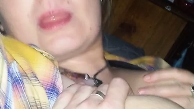 Pov: Büyük Doğal Göğüslü Bir Fahişe Gibi Sıvı Fışkırtma