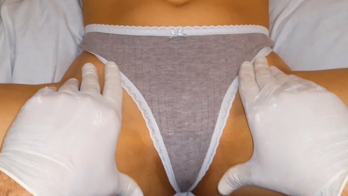 Amatör Genç (18+), Yağ Masajı Sırasında Üvey Kız Kardeşini Parmaklıyor