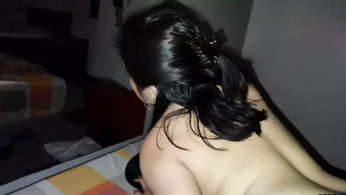 Sert Ve Büyük Göğüsler: Üvey Anne Ve Üvey Oğlu Bir Otelde Sert Seksin Tadını Çıkarıyorlar
