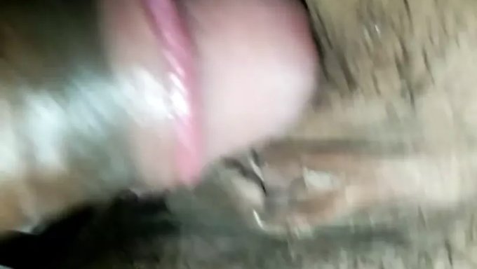 Amatör Hintli Genç, Sert 69 Pozisyonunda Olgun Bir Kadınla Başa Çıkıyor