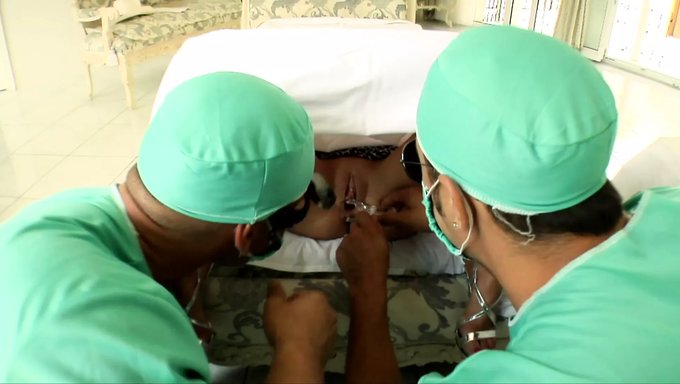Alman Orgisinde Milf Dolu Spermlerini Alıyor