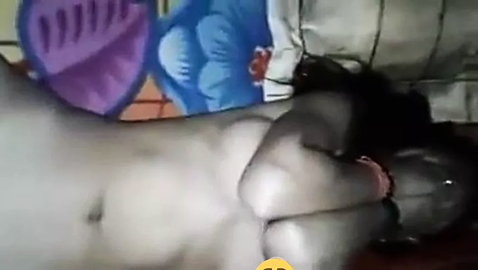 18 Yaşındaki Hintli Kız Sert Bir Sakso Ve Anal Alıyor (18+)