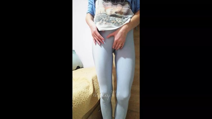 Göğüslü Sarışın Hd Videoda Orgazm Oluyor