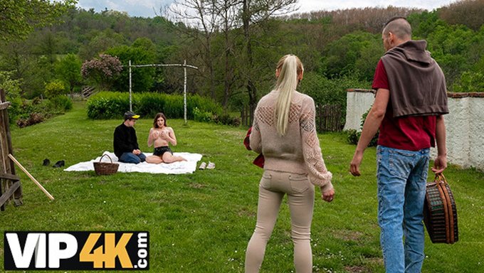 Büyük Doğal Memeler Ve Maya Ve George Uhl Ile Açık Havada Sıcak Seks
