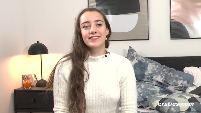 Medea'Nın Devasa Bir Dildo Ile Hd'De Solo Zevk Yolculuğu.