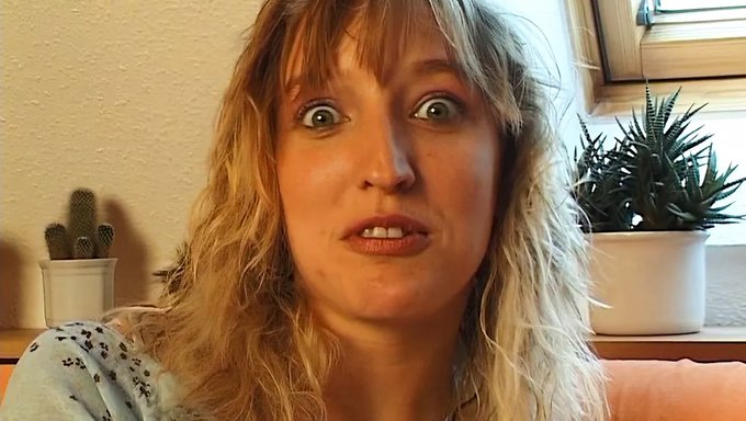 Sarışın Bir Milf, Solo Bir Performansla Maaşını Artırıyor