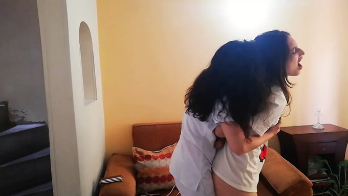 Amatör Latin Bana El Işi Yapıyor Ve Amımı Yiyor