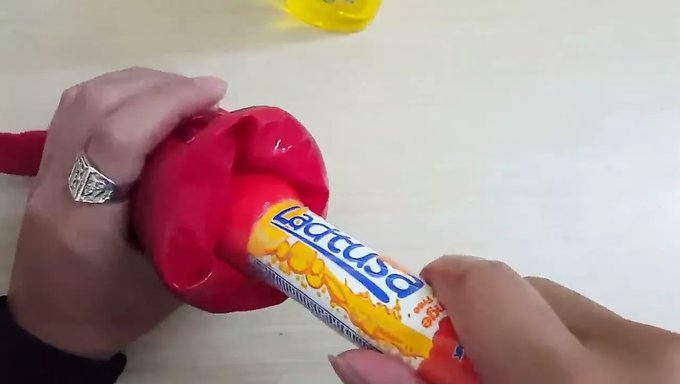 Küçük Oğlanın Için Bir Seks Oyuncağı Yapmak