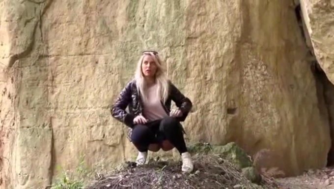 Nikky Dream'In Aşağılamada Işeyip Farting Yapması