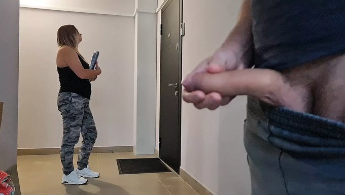 18 Yaşındaki Ateşli Biriyle Halka Açık Mastürbasyon Seansı