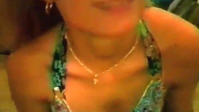 Irklararası Çift Tutkulu Bir Şekilde Sakso Çekiyor
