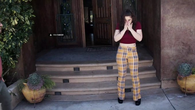 Victoria Voxxx, Bu Yeni Sürümde Garip Bir Adamla Karşılaşıyor Ve Sonunda Onunla Cinsel Aktiviteye Giriyor