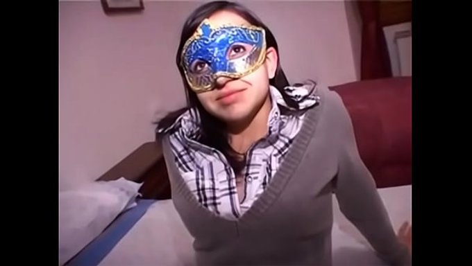 Adam, Webcam Ile Çalışan Bir Orospuyu Götünden Sikişledi.