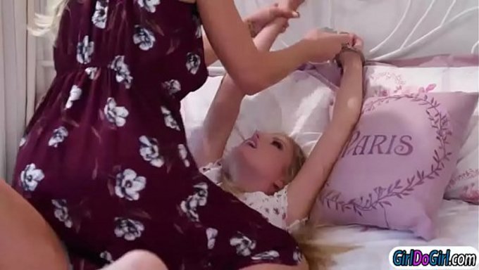 Ağzına Oturup Her Dildo Darbesini Yediriyorum.