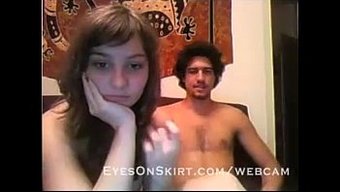 Canlı Webcam Çifti Cinsel Aktiviteye Giriyor