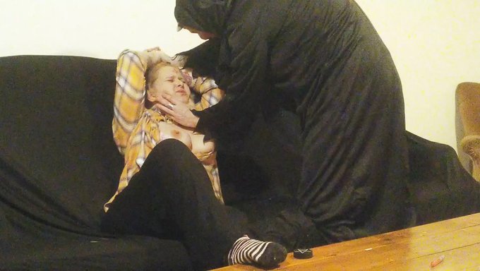 Büyük Doğal Göğüsler Ve Oral Seksle Cadılar Bayramı Seks