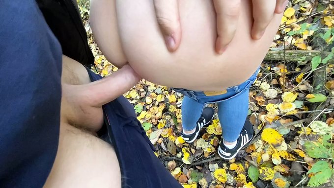 18 Yaşındaki Çocukla Halka Açık Seks: Kabarık Meme Uçları Ve Orgazmlı Son