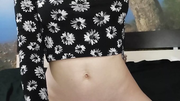 18+ Genç, Cowgirl Pozisyonunda Sert Bir Şekilde Sürüyor