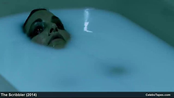Ashlynne Ve Arkadaşları Bu Sıcak Videoda Cinsel Arzularını Keşfediyorlar