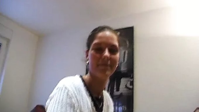Olgun Sarışın Orgazma Kadar Mastürbasyon Yapıyor