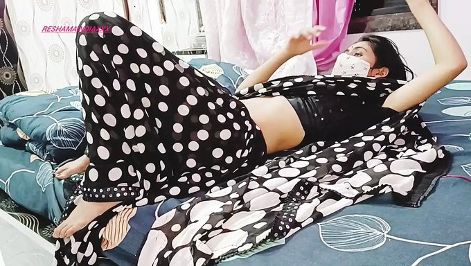 18 Yaşındaki Hintli Genç, Arkadaşça Bir Orgide Sert Bir Şekilde Beceriliyor