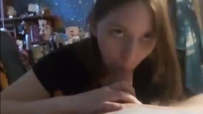 Bu Pov Videosunda Sarışın Bir Kızın Akıl Almaz Bir Sakso Çektiğini Izleyin