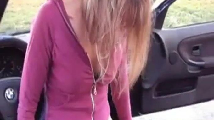 Amatör Kız Seks Oyuncaklarıyla Beceriliyor