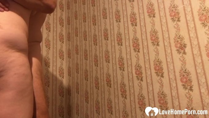 Tombul Kız Evimde Sert Bir Şekilde Beceriliyor, Açık Bir Video Içinde