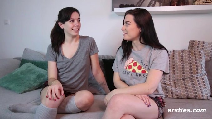Harika Vücutlara Sahip Güzel Kadınlar Bu Yüksek Çözünürlüklü Videoda Birbirlerini Tatmin Ediyor.