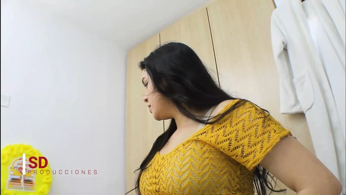 18 Yaşındaki Avrupalı Genç, Cowgirl Pozisyonunun Tadını Çıkarıyor