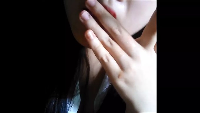 Büyük Göğüslü Asyalı Kızlar Selfie Pornosunda