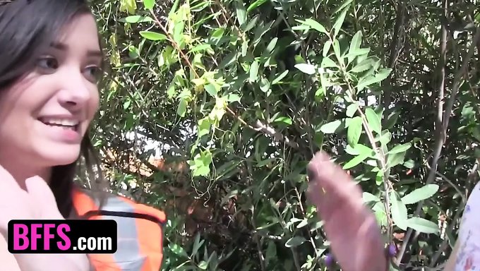 Üç Muhteşem Genç Kızın Doğada Korunduğu Penis Partisi