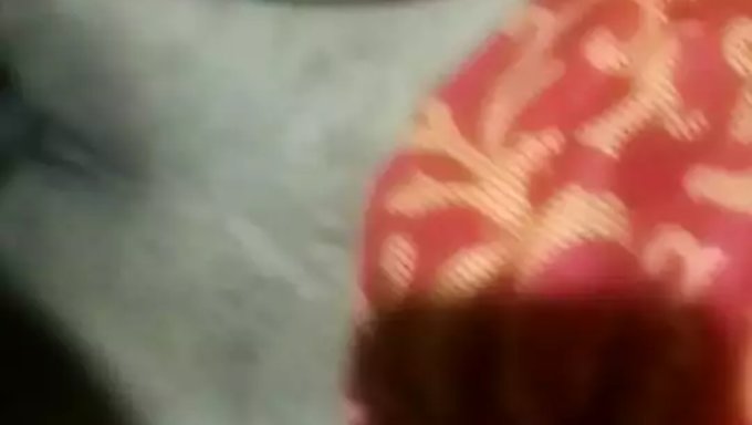 Asyalı Anne, Büyük Meme Uçlarıyla Tam Vücut Masajı Alıyor
