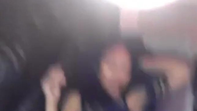 Filipinli Kız Amatör Bir Videoda Sakso Çekiyor Ve Yarrağı Emiyor