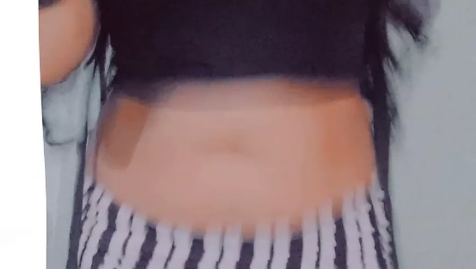 Nidhi'Nin 18 Yaşındaki Pis Eğlencesi