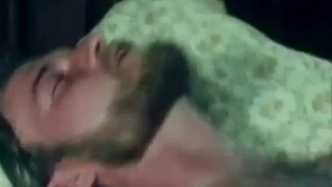 Birlikte Klasik Porno Keyfini Çıkarıyoruz
