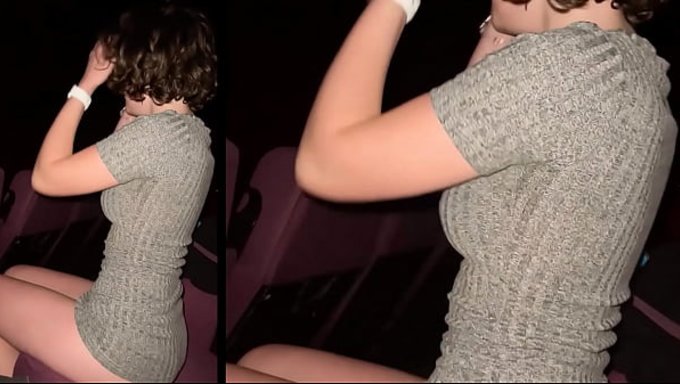 Sinemada Hızlı Seks: Darcy Dark, Tiyatroda Riskli Islak Am