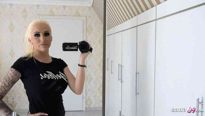 Alman Genç Tight Tini Ayak Fetişine Dalıyor Ve 69
