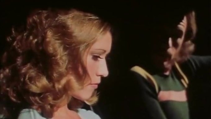 Dar Amcıklı Üniversiteli Marilyn Chambers'I Yurda Götürdü